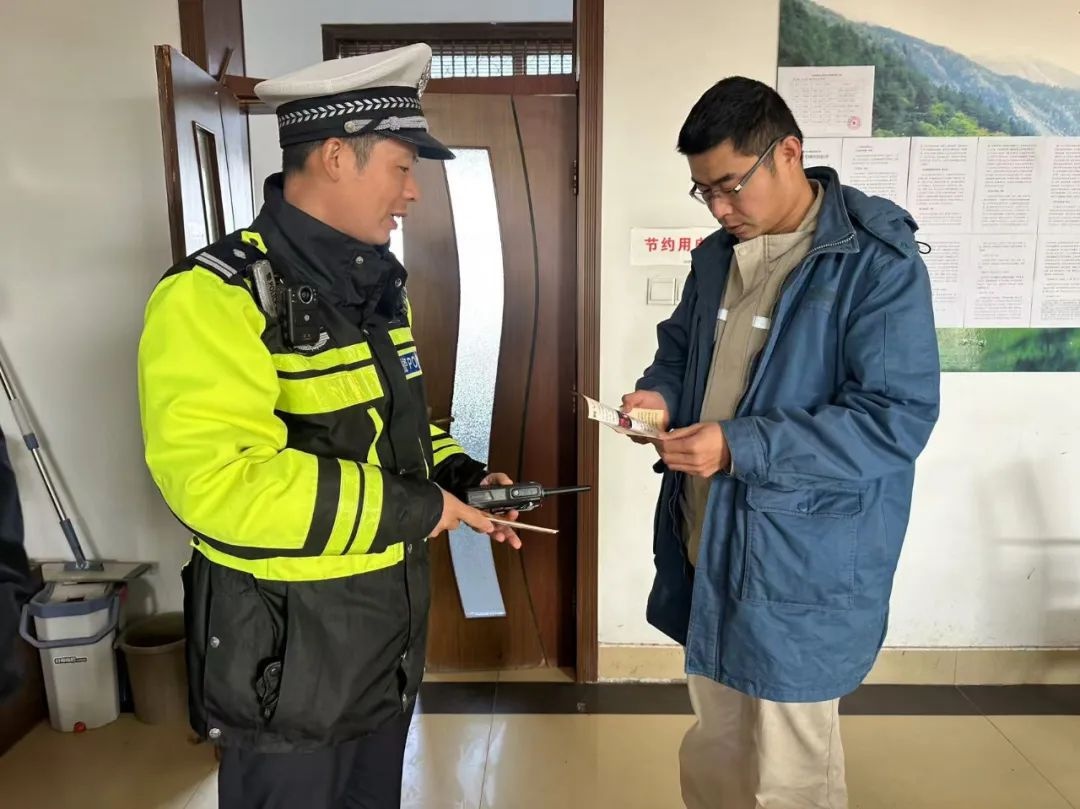 第十三个122全国交通安全日：交警三大队多形式宣传，守护学生冬季出行安全  第9张