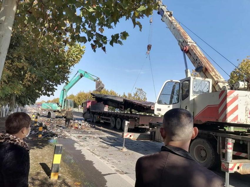 突发火灾！洪湖市公路事业发展中心应急响应能力大考验，救援现场惊心动魄  第2张