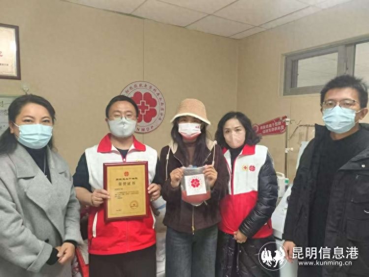 28岁干警九年等待，只为这一刻：用爱点燃六岁白血病患儿的希望  第1张