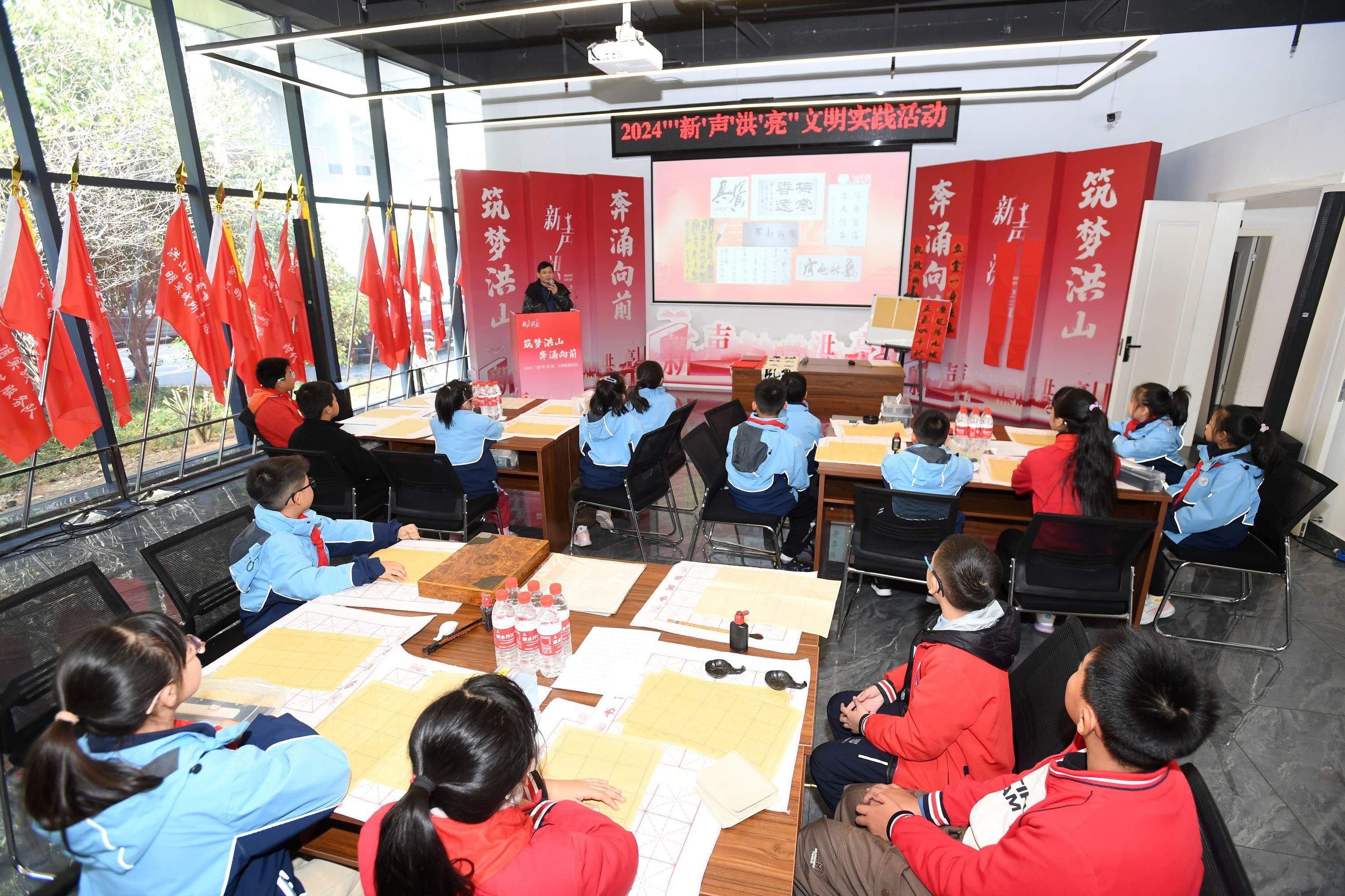 揭秘洪山区新时代文明实践：30名学生亲历‘蚕头雁尾’书法艺术，感受文明建设成果  第2张