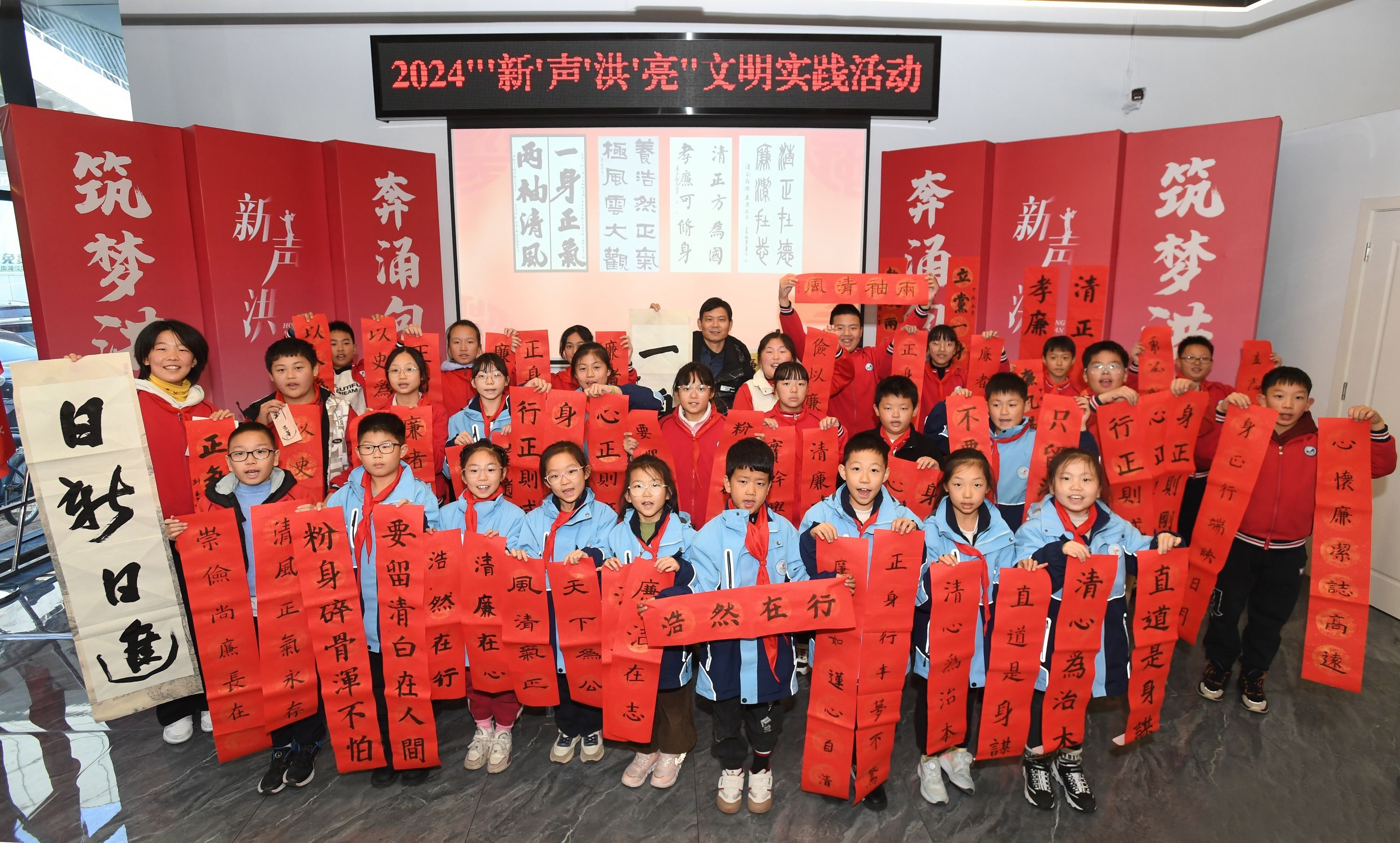 揭秘洪山区新时代文明实践：30名学生亲历‘蚕头雁尾’书法艺术，感受文明建设成果  第3张