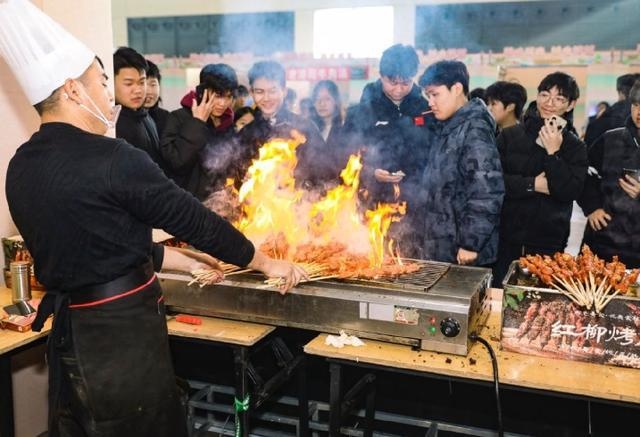 河南美食盛宴震撼开幕!18地市特色美食齐聚,味觉与视觉的双重享受 第2张 河南美食盛宴震撼开幕!18地市特色美食齐聚,味觉与视觉的双重享受 第2张