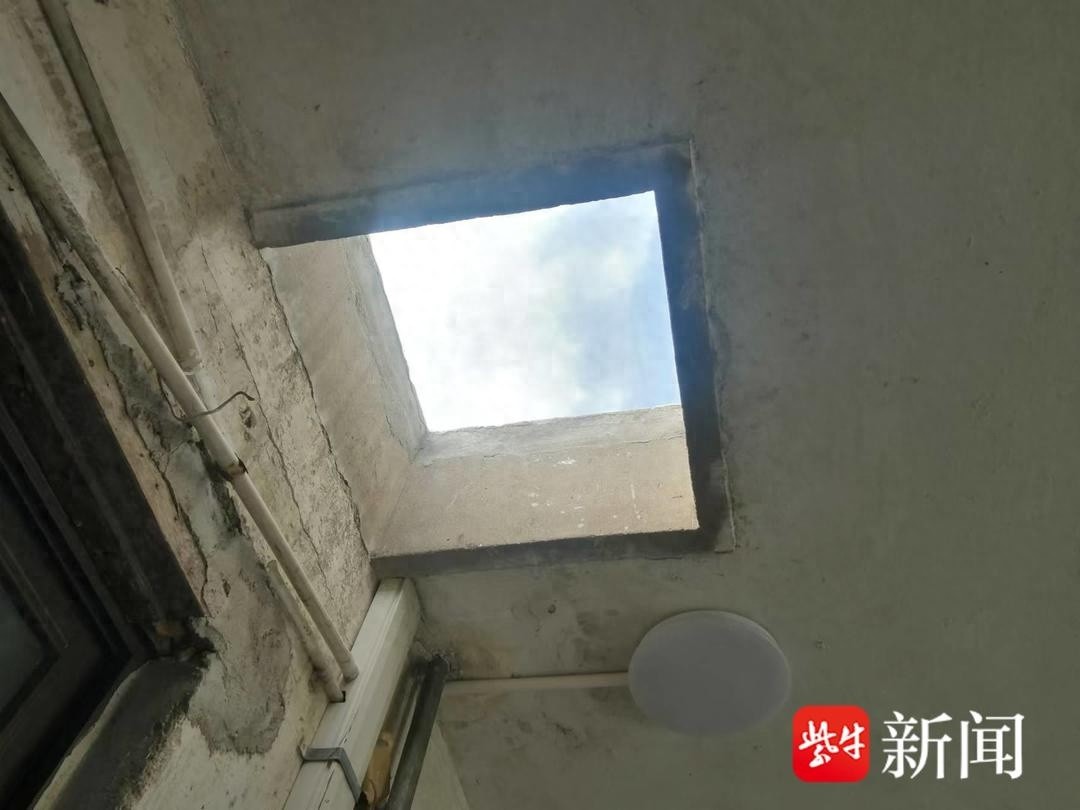 天井盖失踪，冷风暴雨袭来！社区网格员紧急行动，居民生活大逆转  第1张