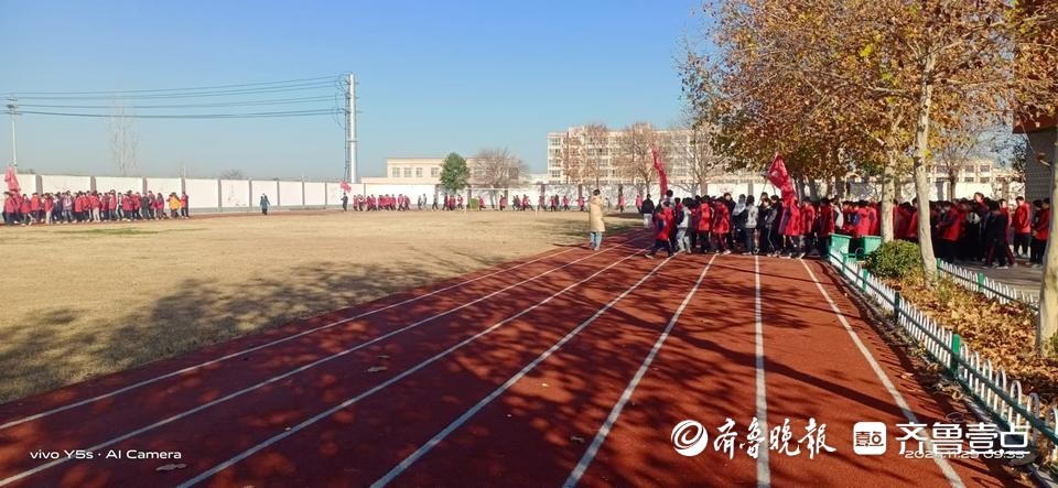 冬季跑操点燃校园热情，师生齐心展现健康阳光风采  第2张