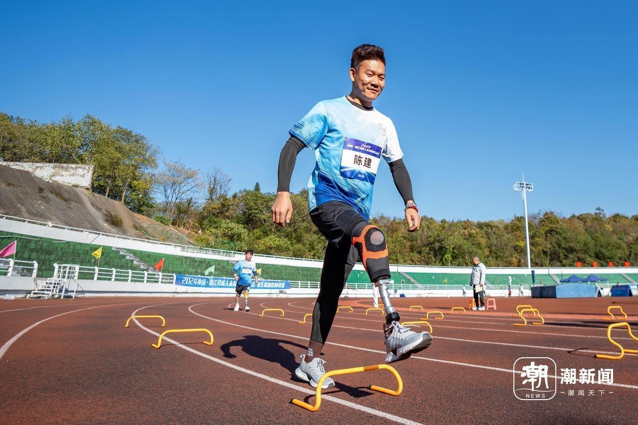 脑控龙舟赛震撼登场！2024浙江残疾人未来科技运动会，用意念操控轮椅，让梦想照进现实  第4张