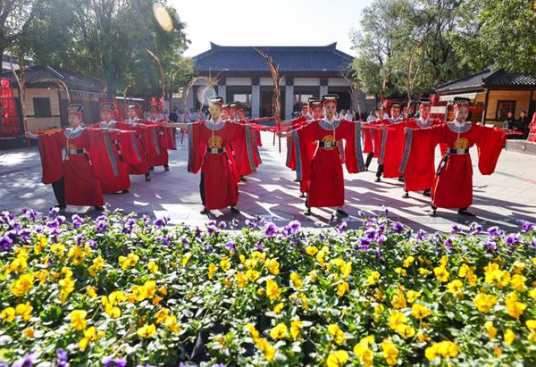 探秘中华郡：26台大戏免费看，揭秘黄帝荆山铸鼎的千年文化传承  第2张