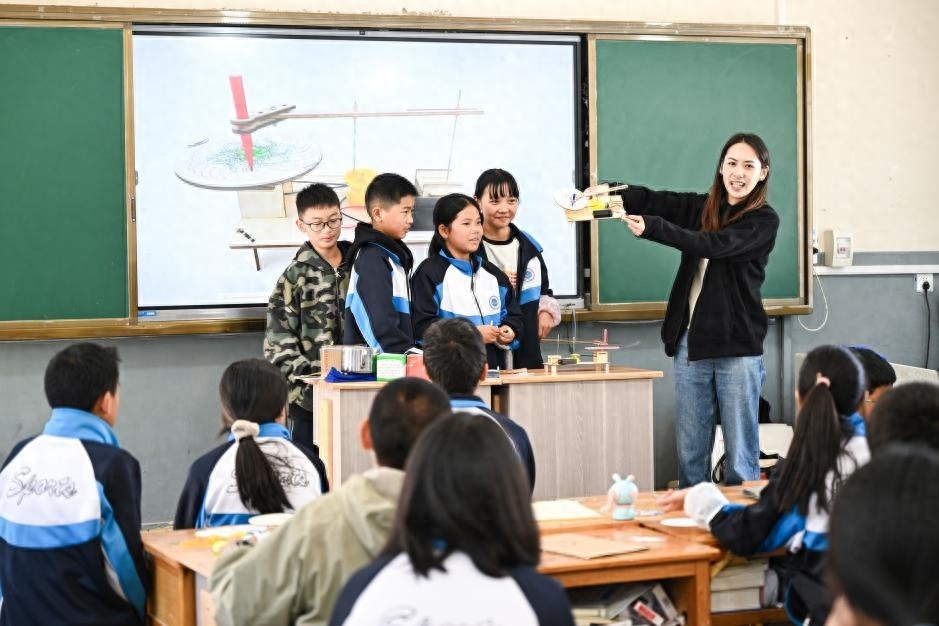 戴森再赴云南怒江，用科技点亮未来：工程教育助力青少年梦想起航  第1张