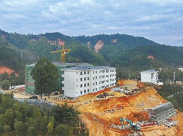 36户避险搬迁安置户喜获新居，八面山瑶族乡居民迎来幸福新生活