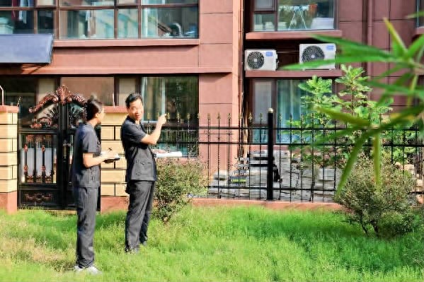楼上楼下空调外机之争：邻里纠纷如何化解？程法官现场调解实录  第1张