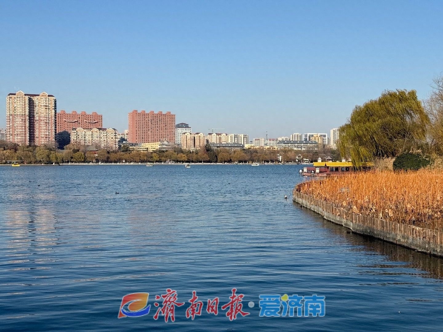 济南未来三天晴暖天气来袭，最高气温8℃，但南风阵风可达6～7级，防风防寒不可忽视