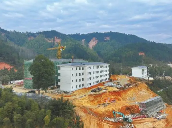 36户避险搬迁安置户喜获新居，八面山瑶族乡居民迎来幸福新生活