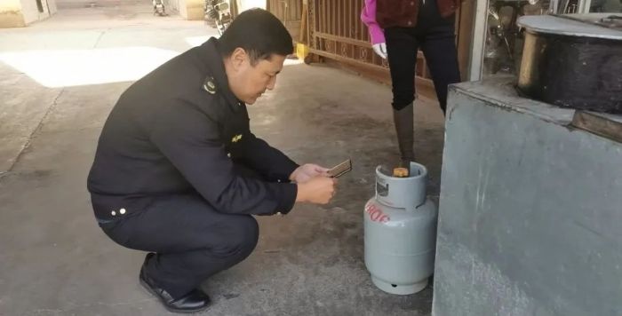 临洮县新添镇市场监管所全面出击，确保元旦期间食品安全无虞  第4张