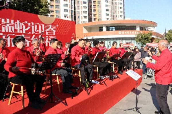 瑞蛇迎春元旦市集：传承非遗、普法宣传、爱心义卖，打造欢乐祥和节日氛围  第1张