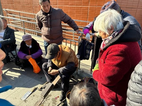 瑞蛇迎春元旦市集：传承非遗、普法宣传、爱心义卖，打造欢乐祥和节日氛围  第7张