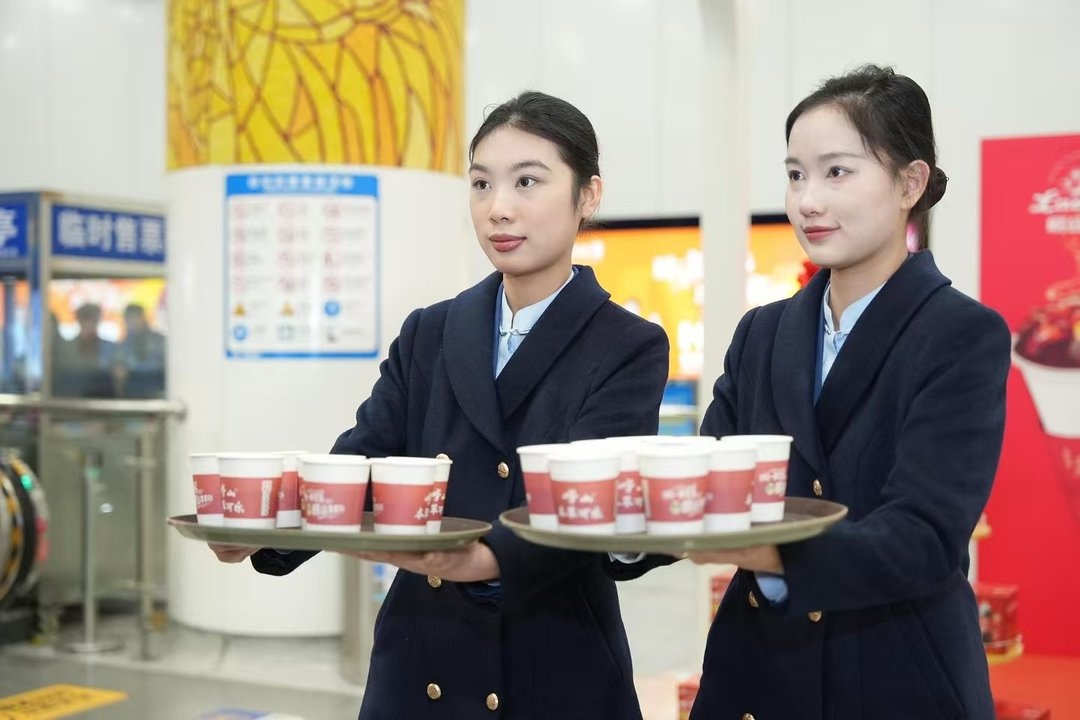 济南地铁站惊现暖心驿站，崂山热可乐带来青岛的温暖祝福  第1张