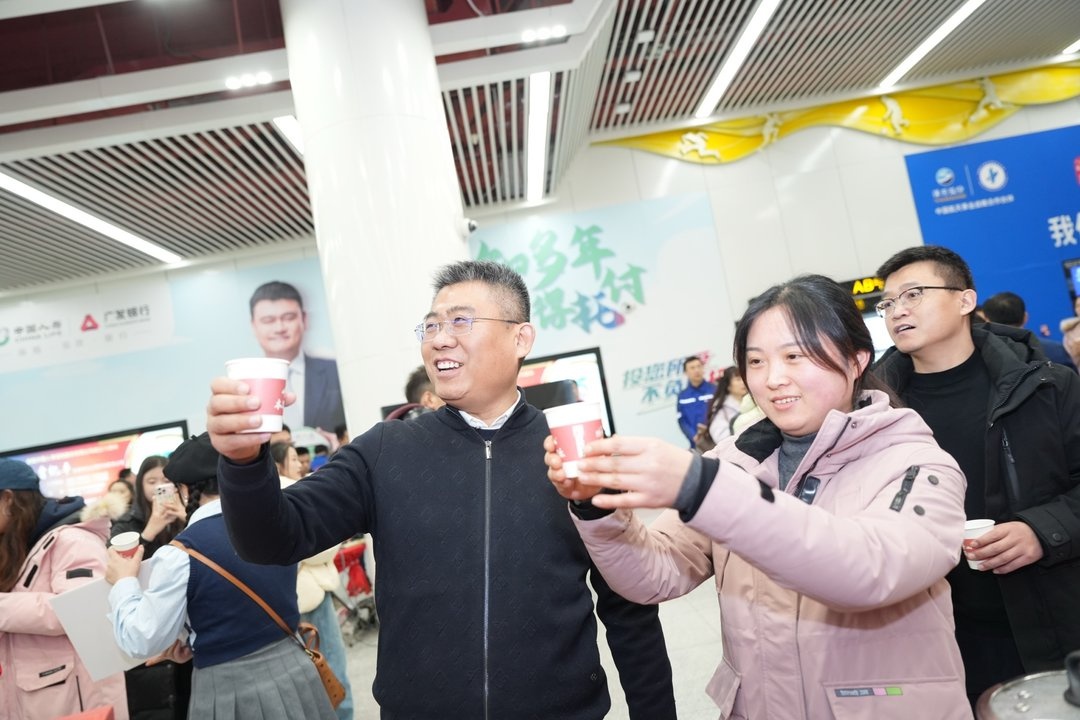 济南地铁站惊现暖心驿站，崂山热可乐带来青岛的温暖祝福  第3张