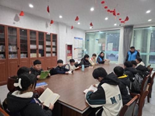书香润童心，阅读伴成长：杨庄社区农家书屋读书分享会点燃孩子们的阅读激情