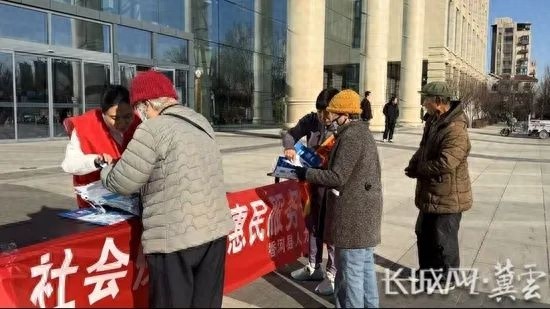 香河县社保卡惠民服务季：志愿者手把手教你轻松办理，服务零距离