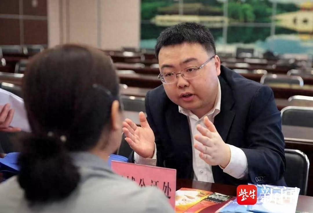 连续17年见证幸运时刻！南京公证员揭秘体彩开奖背后的故事