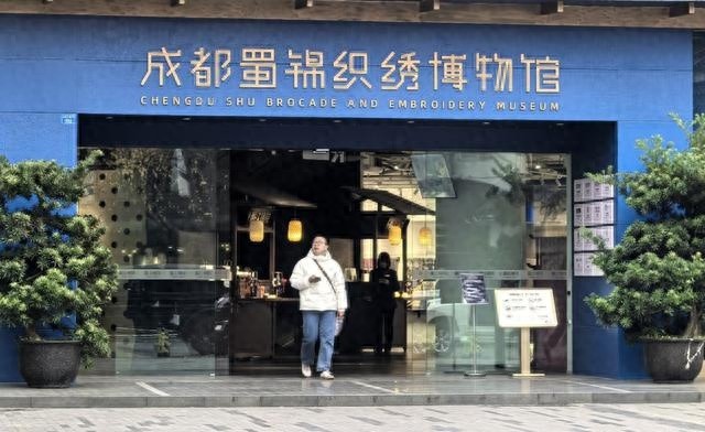 成都蜀锦织绣博物馆：年轻人争相打卡，探索三千年蜀锦与蜀绣的瑰宝之旅  第1张