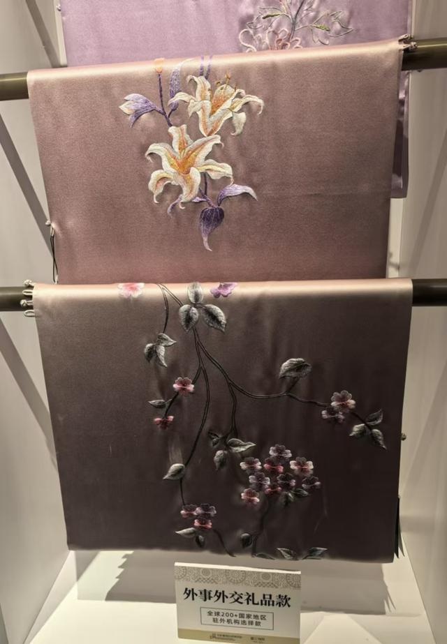 成都蜀锦织绣博物馆：年轻人争相打卡，探索三千年蜀锦与蜀绣的瑰宝之旅  第4张