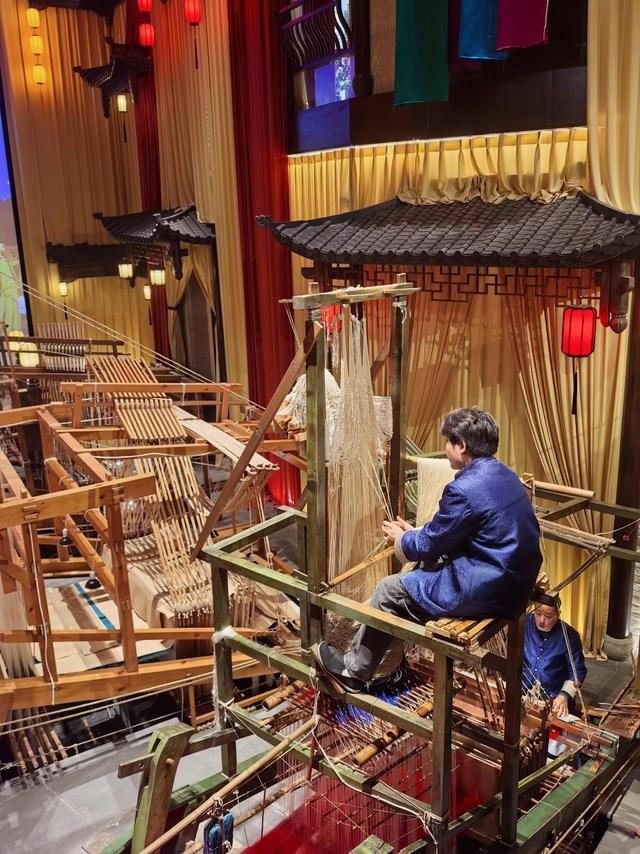 成都蜀锦织绣博物馆：年轻人争相打卡，探索三千年蜀锦与蜀绣的瑰宝之旅  第5张