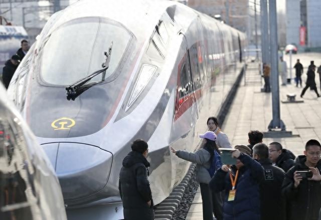 CR450动车组样车震撼发布：时速450公里，中国高铁再创世界新纪录  第1张