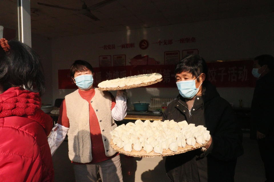 冬至暖心行动：北董村志愿者包饺子，让留守老人不再孤单  第4张