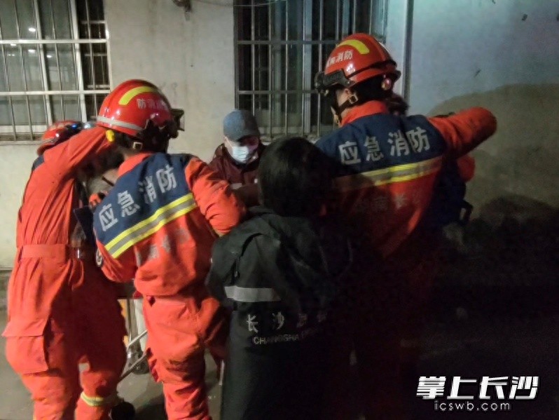 寒夜中的生命接力：天心消防如何在子夜上演感人救援？  第1张