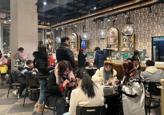 北京环球度假区冬日狂欢：浪漫装饰与温暖体验，岁末必打卡的热门目的地  第2张