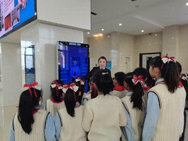 珲春市第五小学三年二班学生探秘法院：一场别开生面的法治教育之旅  第1张