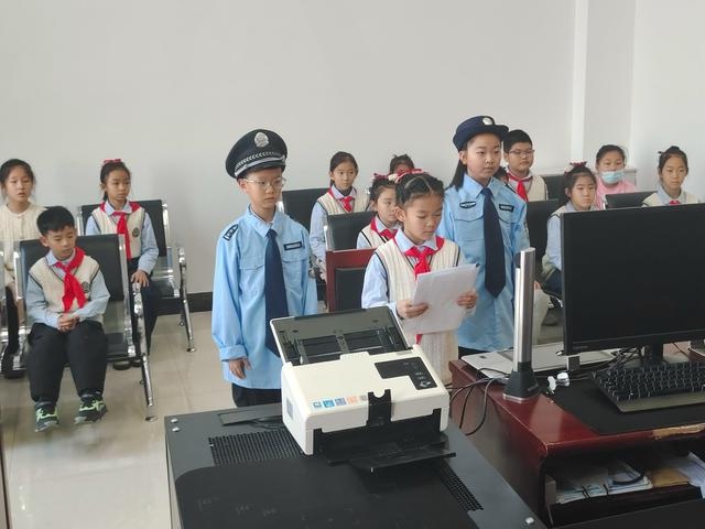 珲春市第五小学三年二班学生探秘法院：一场别开生面的法治教育之旅  第3张