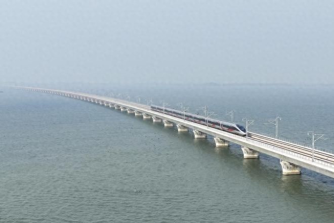 2024上海交通大爆发：轨道上的速度与便捷，你准备好了吗？