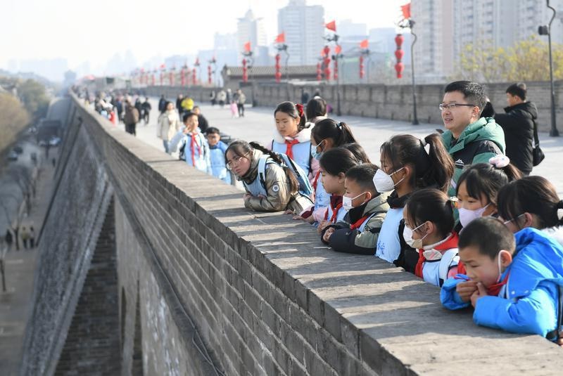 千年长安城墙上的童声笑语:100余名乡村孩子的文化探索之旅 第8张 千年长安城墙上的童声笑语:100余名乡村孩子的文化探索之旅 第8张