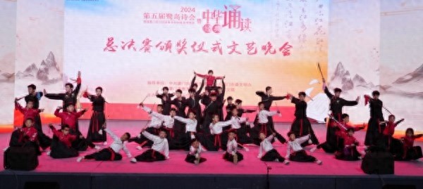 第五届鹭岛诗会圆满落幕，上万名青少年诗词爱好者共襄盛举，12名选手脱颖而出