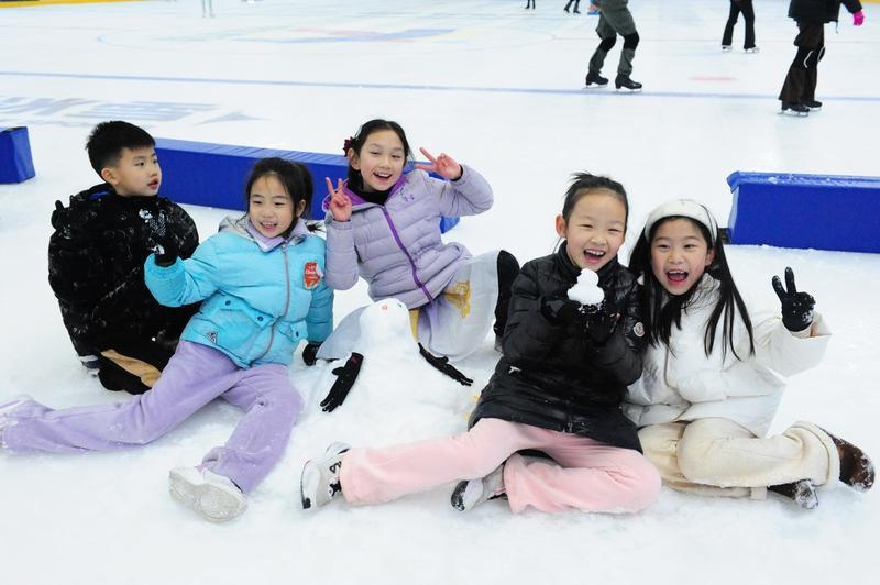 2025年西安市民如何以冰上运动开启健康新篇章？揭秘创聚冰雪跨年趴  第2张