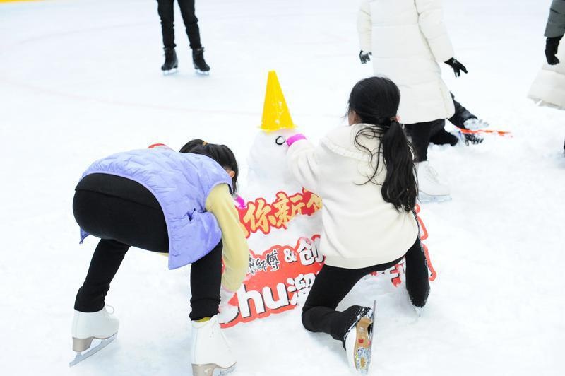 2025年西安市民如何以冰上运动开启健康新篇章？揭秘创聚冰雪跨年趴  第4张