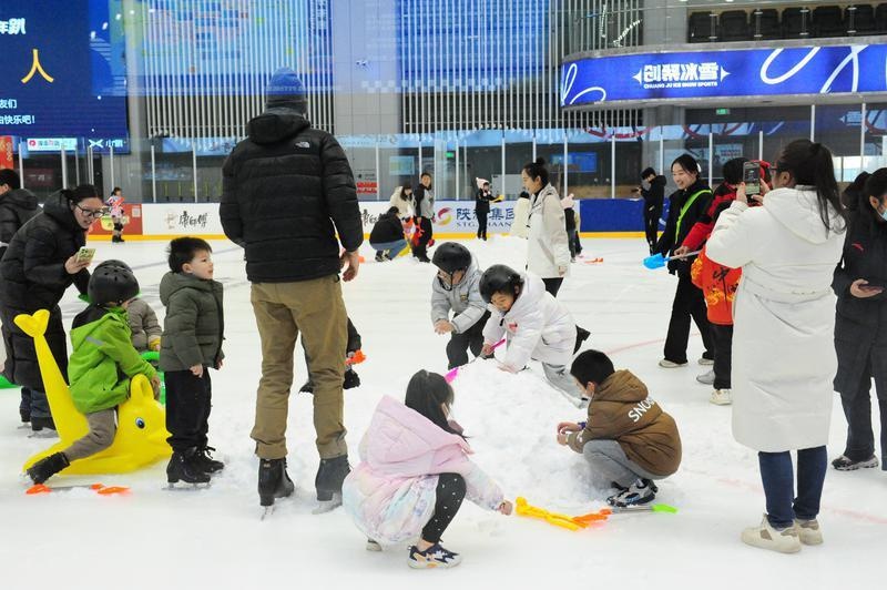 2025年西安市民如何以冰上运动开启健康新篇章？揭秘创聚冰雪跨年趴  第5张