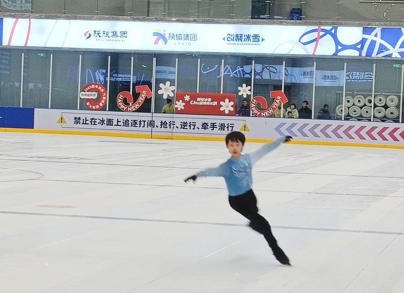2025年西安市民如何以冰上运动开启健康新篇章？揭秘创聚冰雪跨年趴  第7张