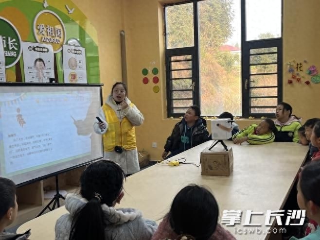 元旦与春节大不同！孩子们在娄底市新化县琅塘镇苏新社区儿童之家探索传统与现代的碰撞