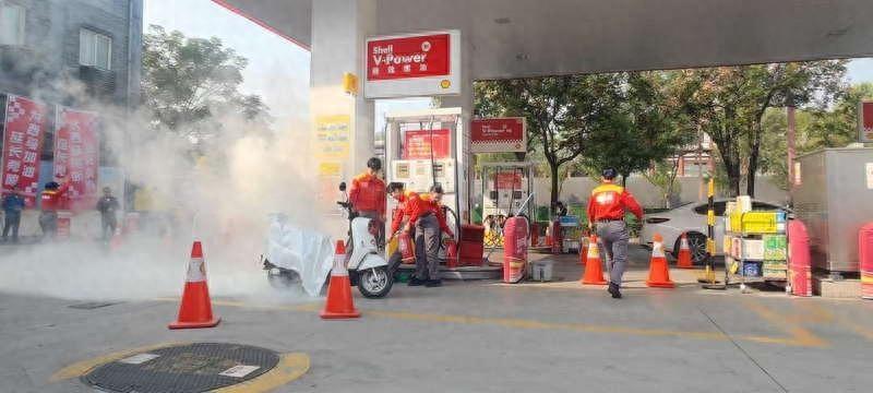 太华路街办举办危险化学品应急演练，场面震撼  第1张