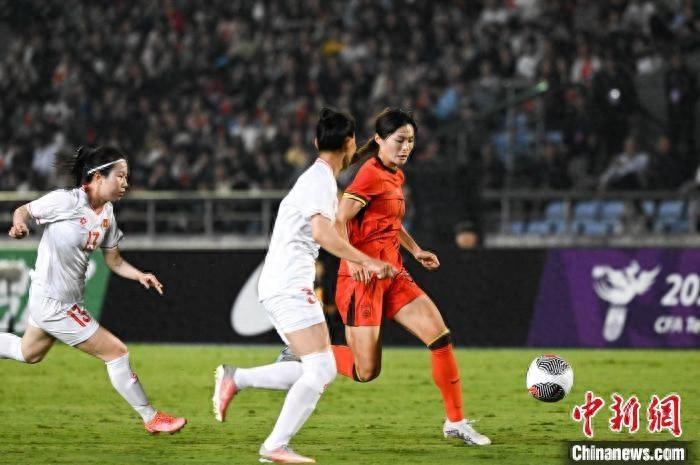 14 战全胜！中国女足 2：0 击败越南女足，永川夺冠