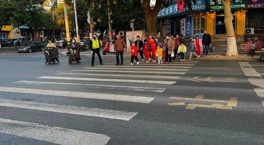 邹平交警大队全力整治不文明交通行为，你还敢违规吗？  第2张
