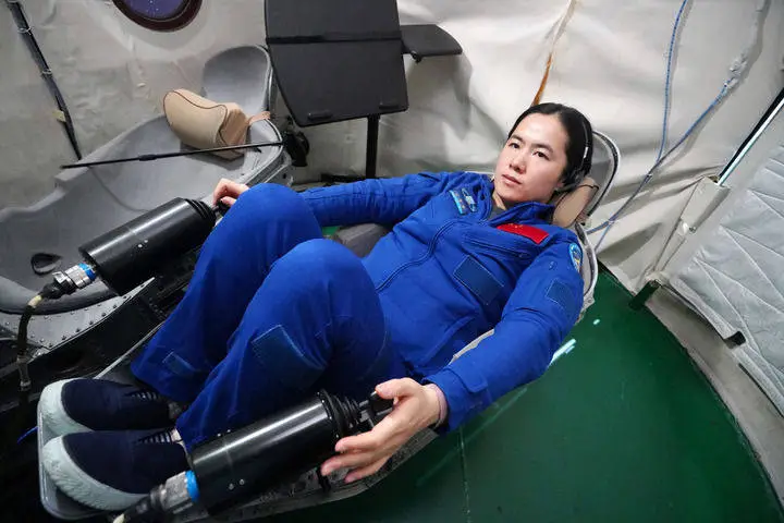 神舟十九号发射！70 后指令长刷新纪录，90 后男女航天员首次飞天  第17张
