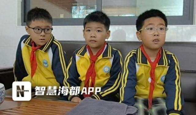 三名小学生公园偶遇大叔摔伤，教科书式救人获全网点赞  第1张