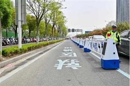 苏州大学附属第四医院二期扩建，内部停车位缩减致车辆拥堵，交警出手了