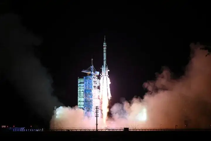 90 后首登太空！神舟十九号载人飞船发射圆满成功，中国航天再创新辉煌  第3张