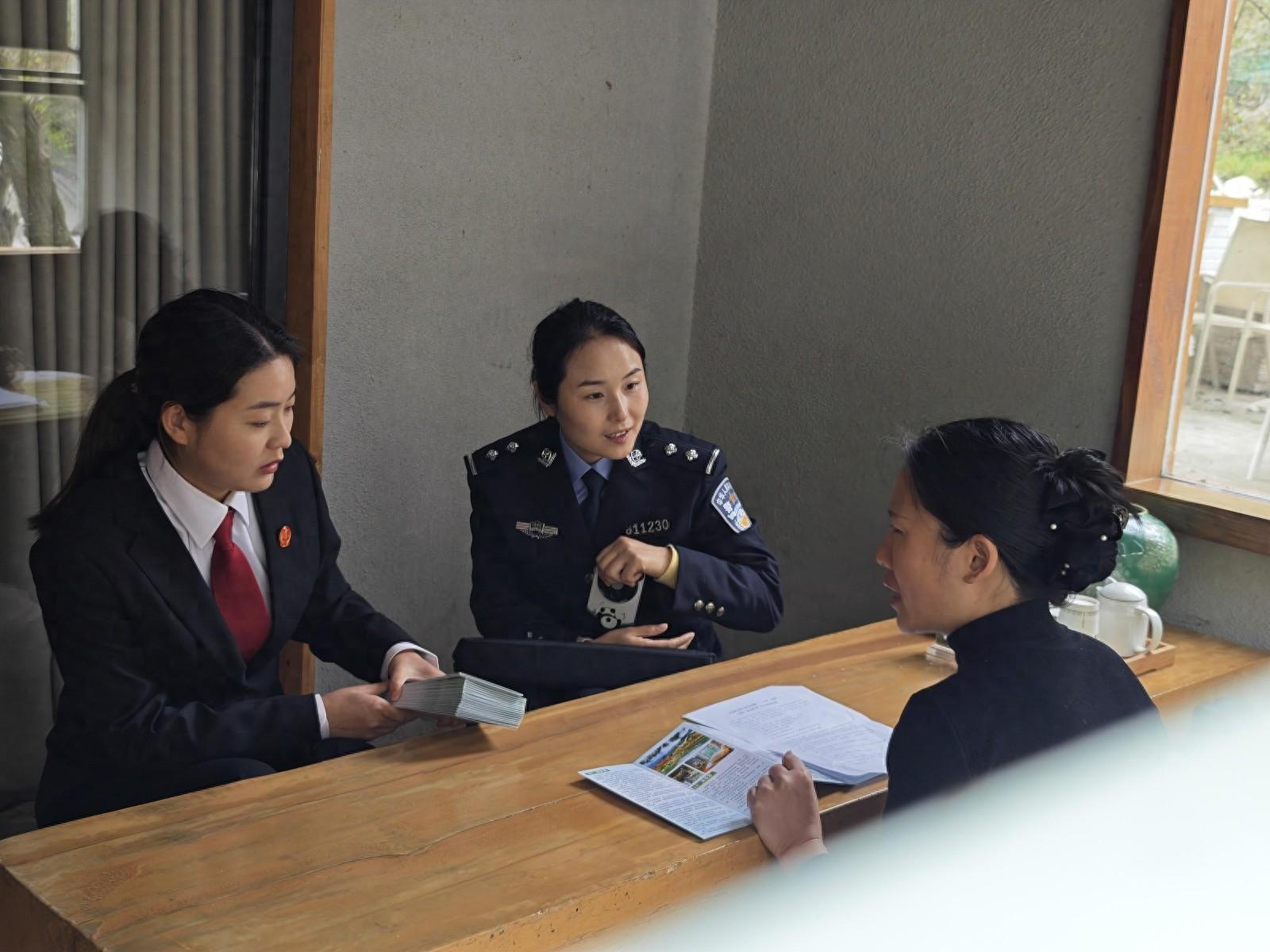 法院干警走访民宿，为民宿老板排忧解难