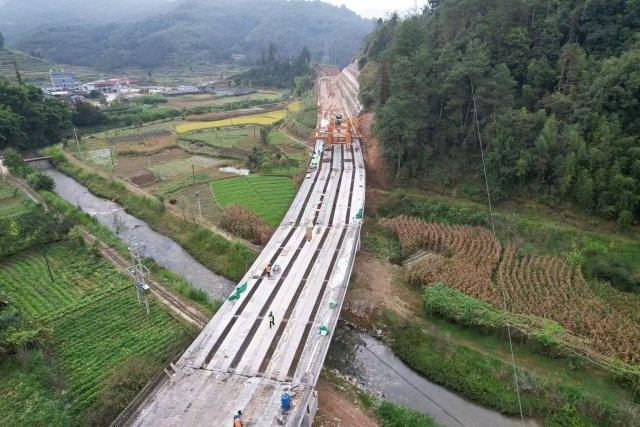 国道 219 龙陵黄草坝至龙镇桥段，17 万群众期盼的交通要道正在有序推进  第2张