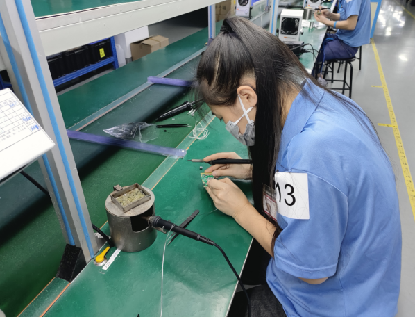 宝龙社区开展焊锡技能大比拼，逾 45 名职工各显身手  第2张